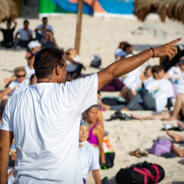 Día-internacional-del-yoga-desde-las-playas-de-camcun-2023-la-z-cancun-la-estacion-de-las-promociones-la-z-musica-regional-mexicana-estación-de-radio 00007